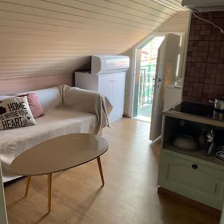 Roof Attic Lefkas Apartman *